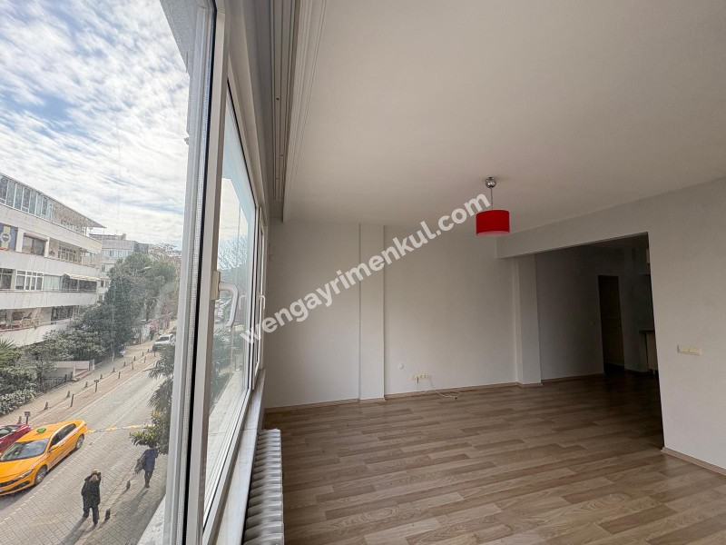 Yoğurtçu Parkına Yakın, Bakımlı, Aydınlık, Köşe Konumda Kiralık 2+1