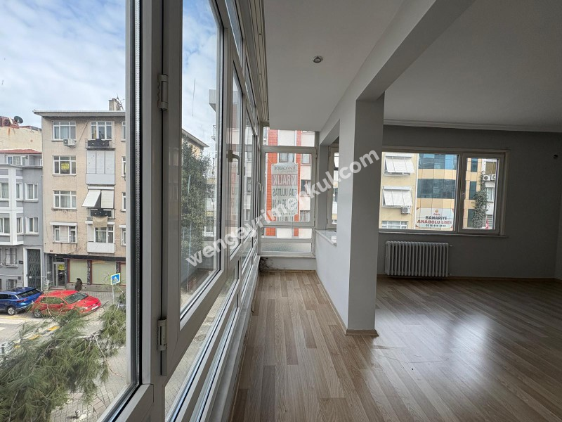 Yoğurtçu Parkına Yakın, Bakımlı, Aydınlık, Köşe Konumda Kiralık 2+1