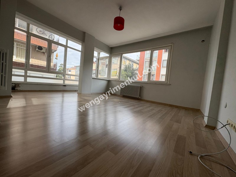 Yoğurtçu Parkına Yakın, Bakımlı, Aydınlık, Köşe Konumda Kiralık 2+1