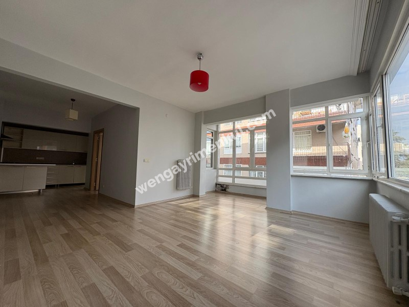 Yoğurtçu Parkına Yakın, Bakımlı, Aydınlık, Köşe Konumda Kiralık 2+1