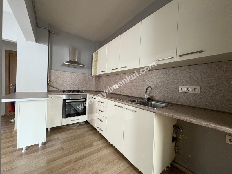Yoğurtçu Parkına Yakın, Bakımlı, Aydınlık, Köşe Konumda Kiralık 2+1