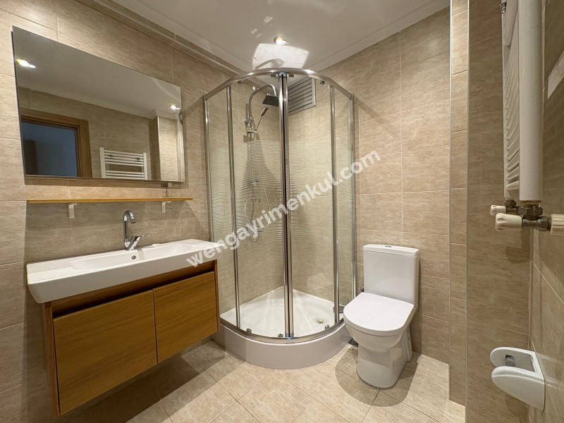Yoğurtçu Parkına Yakın, Bakımlı, Aydınlık, Köşe Konumda Kiralık 2+1