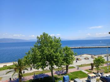 EMLAK HABERCİSİ 'NDEN MUDANYA HALİTPAŞA'DA SAHİLDE ÖN SIRADA PANORAMİK DENİZ MANZARALI 2+1 