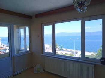 EMLAK HABERCİSİ 'NDEN MUDANYA HALİTPAŞA'DA SAHİLDE ÖN SIRADA PANORAMİK DENİZ MANZARALI 2+1 