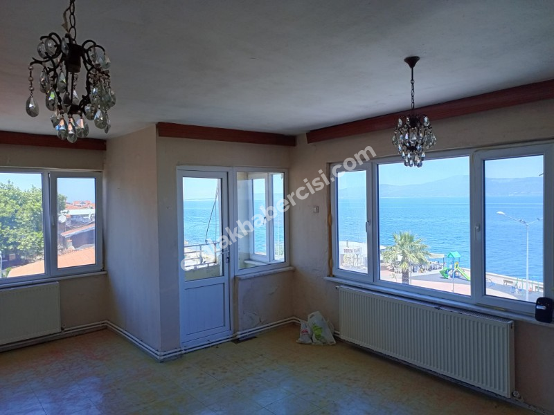 EMLAK HABERCİSİ 'NDEN MUDANYA HALİTPAŞA'DA SAHİLDE ÖN SIRADA PANORAMİK DENİZ MANZARALI 2+1 