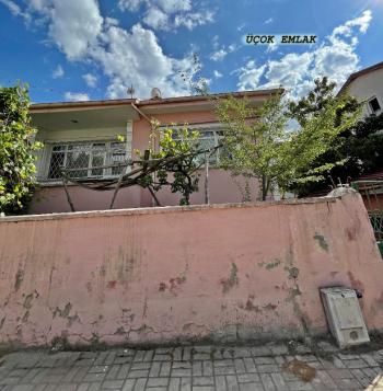 AFYON ÜÇOK EMLAKTAN FATİH MAH SATILIK 325M² ARSA ÜZERİNDE 3+1 MÜSTAKİL EV