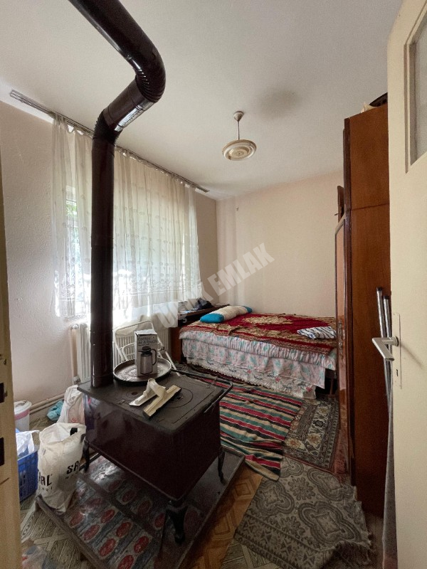 AFYON ÜÇOK EMLAKTAN FATİH MAH SATILIK 325M² ARSA ÜZERİNDE 3+1 MÜSTAKİL EV