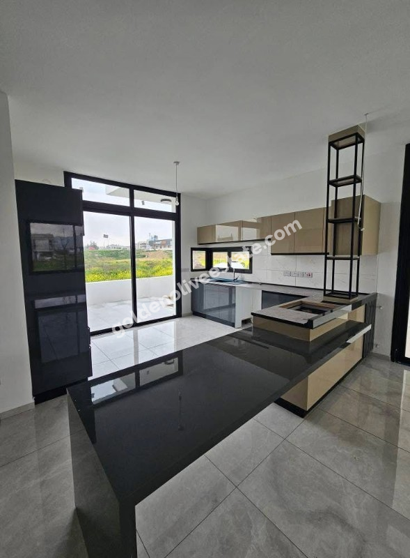 HAMİTKÖY SATILIK 3+1 KÖŞE VİLLA