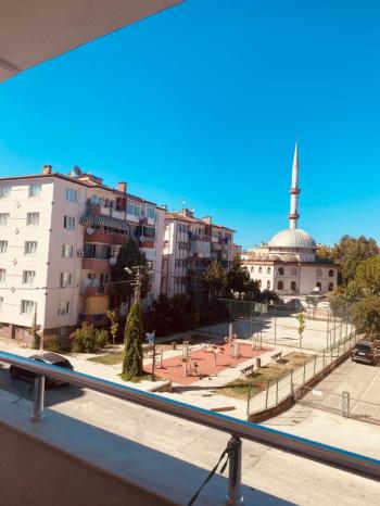 EMLAK HABERCİSİ' NDEN GÜZELYALI TAM MERKEZDE İDO'YA SAHİLE 100 ADIM SATILIK ARA KAT  3+1 DAİRE