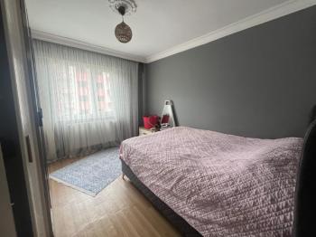 EMLAK HABERCİSİ' NDEN GÜZELYALI TAM MERKEZDE İDO'YA SAHİLE 100 ADIM SATILIK ARA KAT  3+1 DAİRE
