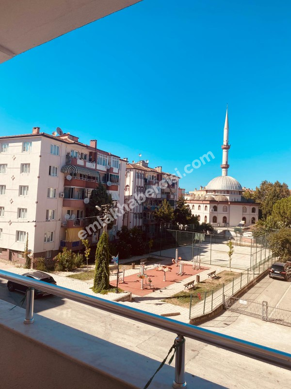 EMLAK HABERCİSİ' NDEN GÜZELYALI TAM MERKEZDE İDO'YA SAHİLE 100 ADIM SATILIK ARA KAT  3+1 DAİRE
