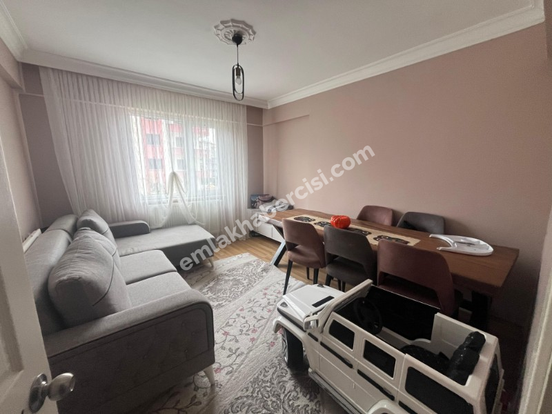 EMLAK HABERCİSİ' NDEN GÜZELYALI TAM MERKEZDE İDO'YA SAHİLE 100 ADIM SATILIK ARA KAT  3+1 DAİRE