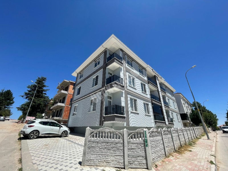 AFYON ÜÇOK EMLAKTAN HARBİŞ GAZİ MAH SATILIK SIFIR 3+1 DAİRELER 