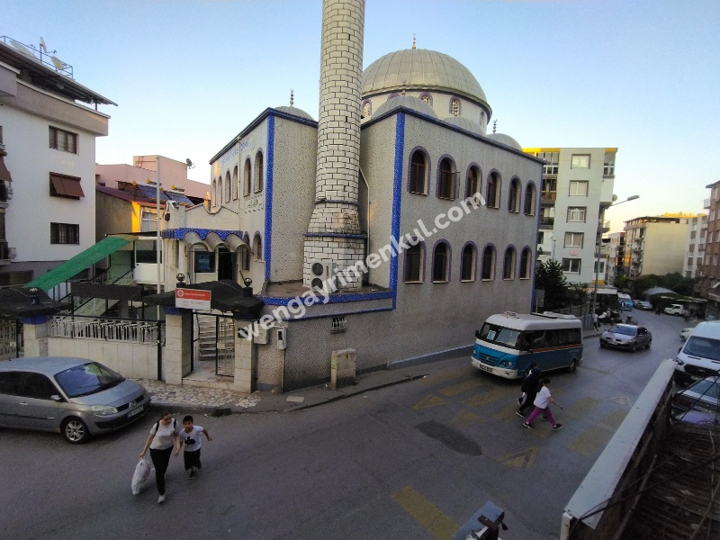 Yeşilyurt Merkezinde Satılık 2 +1 Daire 