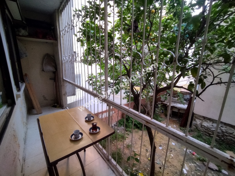 Yeşilyurt Merkezinde Satılık 2 +1 Daire 