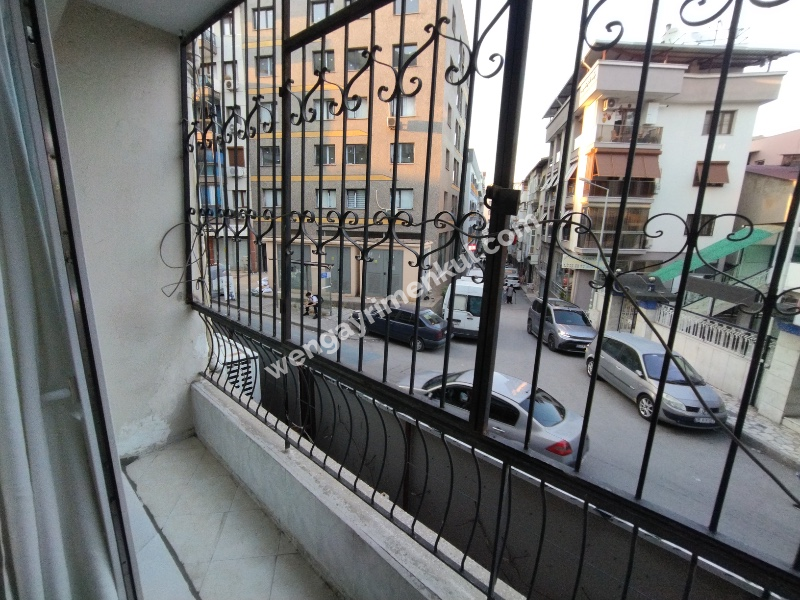 Yeşilyurt Merkezinde Satılık 2 +1 Daire 