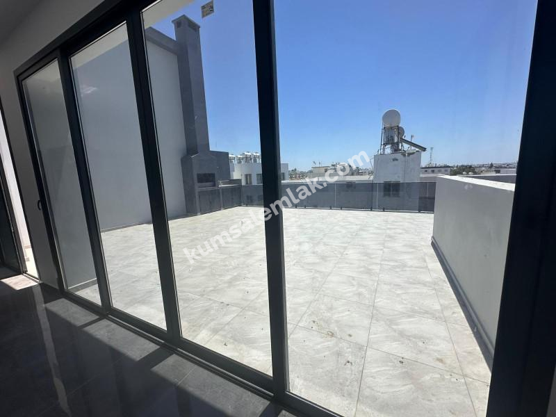 LEFKOŞA GÖNYELİ BÖLGESİNDE SATILIK  YENİ SIFIR TÜRK MALI  PENTHOUSE DAİRE 