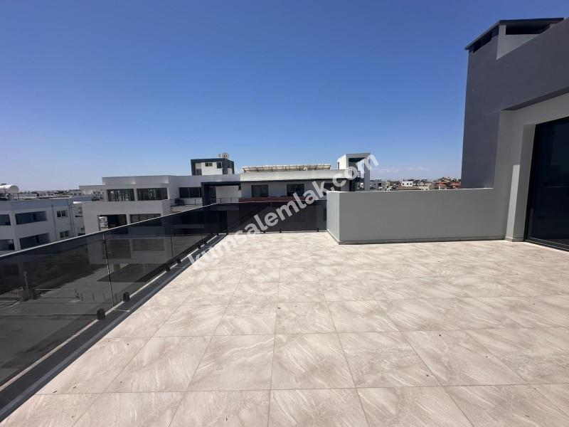 LEFKOŞA GÖNYELİ BÖLGESİNDE SATILIK  YENİ SIFIR TÜRK MALI  PENTHOUSE DAİRE 
