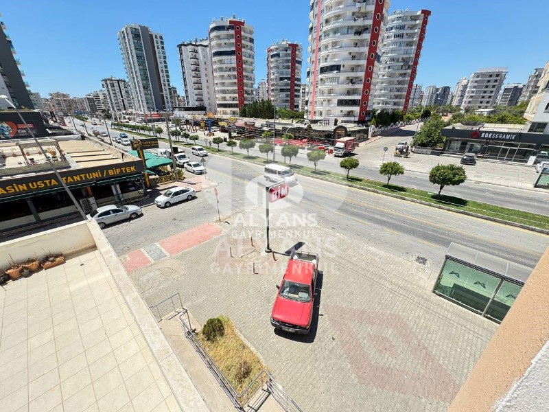 ALYANS'TAN VATAN CADDESİ ÜZERİNDE GENEL İSKANLI LÜKS GENİŞ 3+1