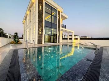Didim'de 300 Metre Arsa Üzerinde Satılık 4+1 Villa