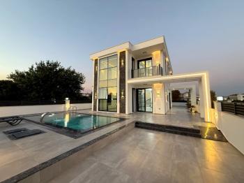 Didim'de 300 Metre Arsa Üzerinde Satılık 4+1 Villa