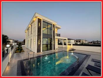Didim'de 300 Metre Arsa Üzerinde Satılık 4+1 Villa