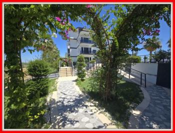 Altınkum da Havuzlu Site İçerisinde Satılık 3+1 Yazlık Villa