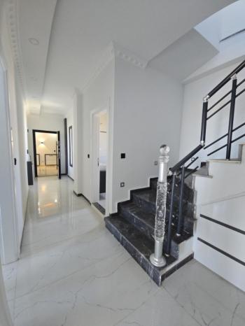 Altınkum da Havuzlu Site İçerisinde Satılık 3+1 Yazlık Villa