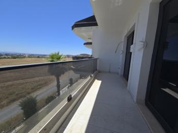 Altınkum da Havuzlu Site İçerisinde Satılık 3+1 Yazlık Villa