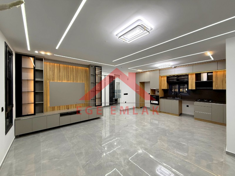 Didim'de 300 Metre Arsa Üzerinde Satılık 4+1 Villa