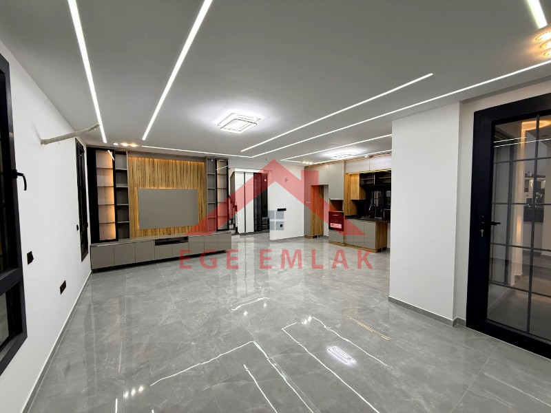 Didim'de 300 Metre Arsa Üzerinde Satılık 4+1 Villa
