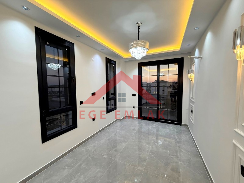 Didim'de 300 Metre Arsa Üzerinde Satılık 4+1 Villa