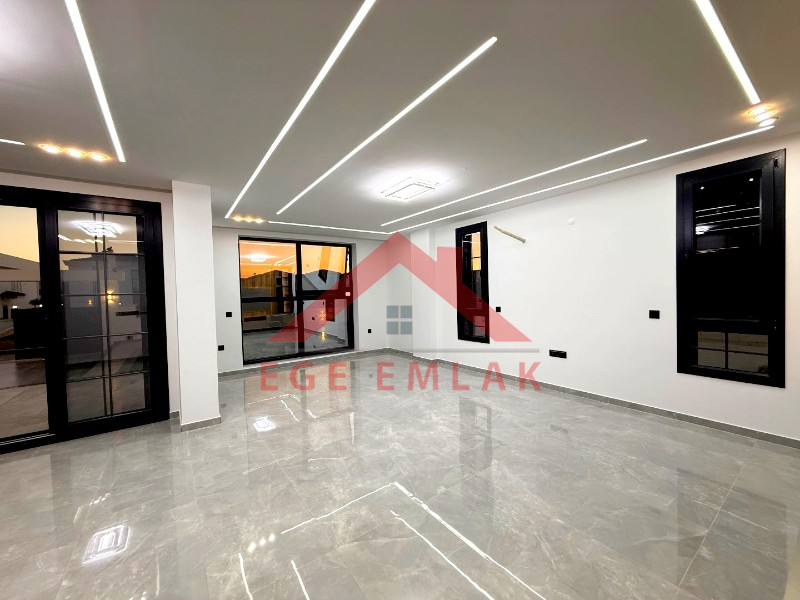 Didim'de 300 Metre Arsa Üzerinde Satılık 4+1 Villa