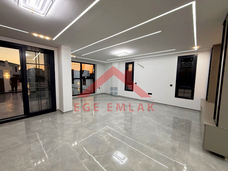 Didim'de 300 Metre Arsa Üzerinde Satılık 4+1 Villa
