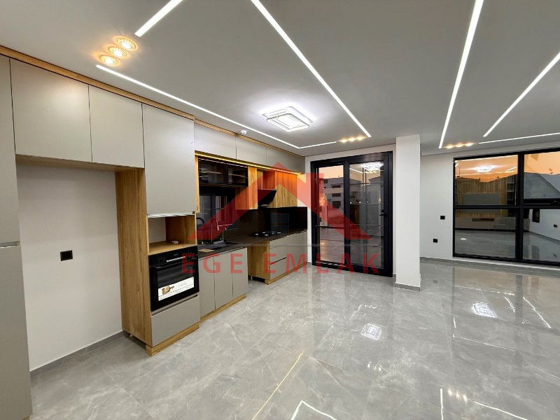 Didim'de 300 Metre Arsa Üzerinde Satılık 4+1 Villa