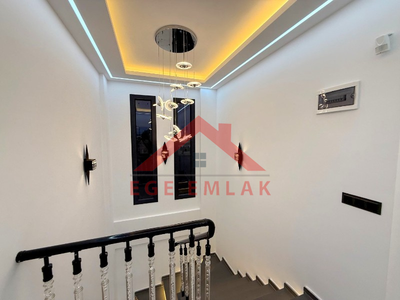 Didim'de 300 Metre Arsa Üzerinde Satılık 4+1 Villa