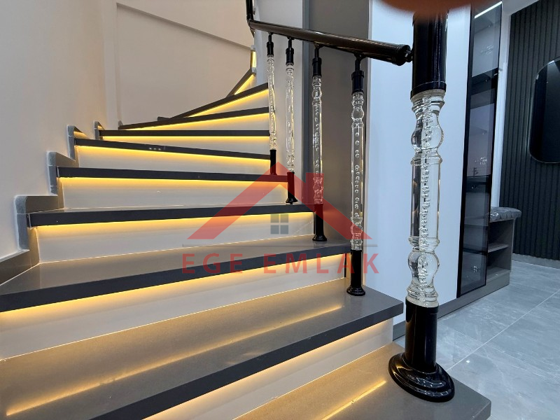 Didim'de 300 Metre Arsa Üzerinde Satılık 4+1 Villa