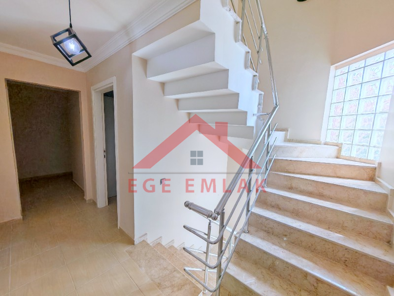 Didim Özgür Deniz Sitesi'nde Denize Yakın Satılık Havuzlu Villa