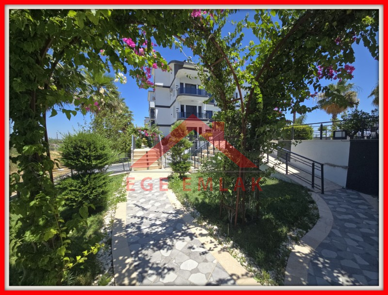 Altınkum da Havuzlu Site İçerisinde Satılık 3+1 Yazlık Villa