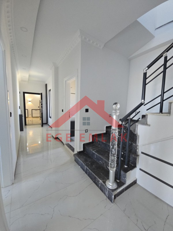 Altınkum da Havuzlu Site İçerisinde Satılık 3+1 Yazlık Villa