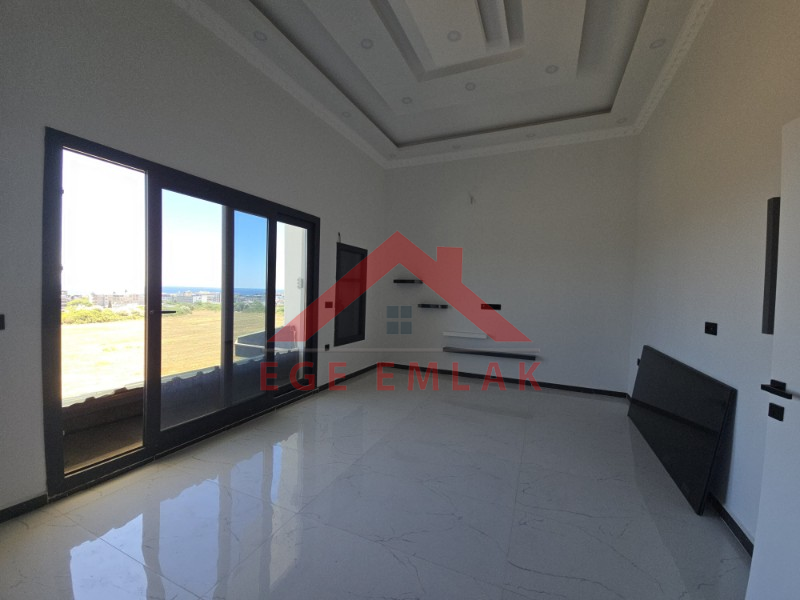 Altınkum da Havuzlu Site İçerisinde Satılık 3+1 Yazlık Villa