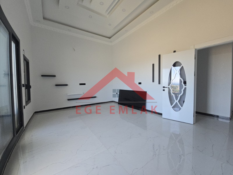 Altınkum da Havuzlu Site İçerisinde Satılık 3+1 Yazlık Villa