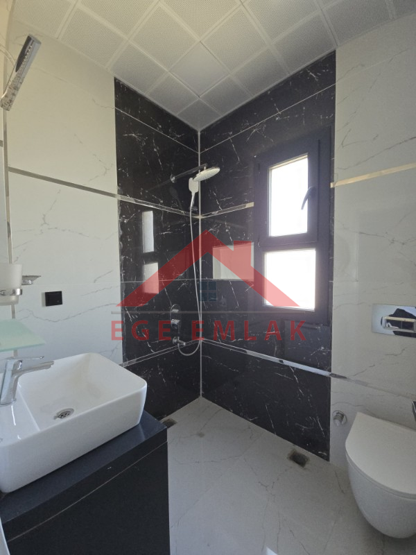 Altınkum da Havuzlu Site İçerisinde Satılık 3+1 Yazlık Villa