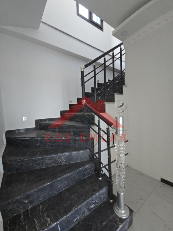 Altınkum da Havuzlu Site İçerisinde Satılık 3+1 Yazlık Villa
