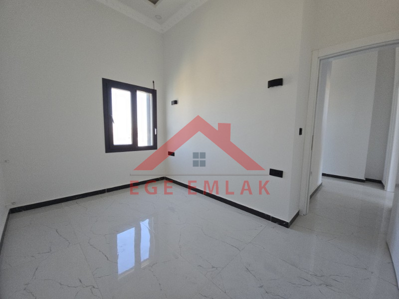 Altınkum da Havuzlu Site İçerisinde Satılık 3+1 Yazlık Villa