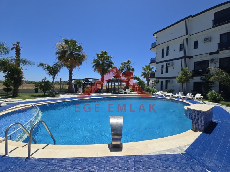 Altınkum da Havuzlu Site İçerisinde Satılık 3+1 Yazlık Villa