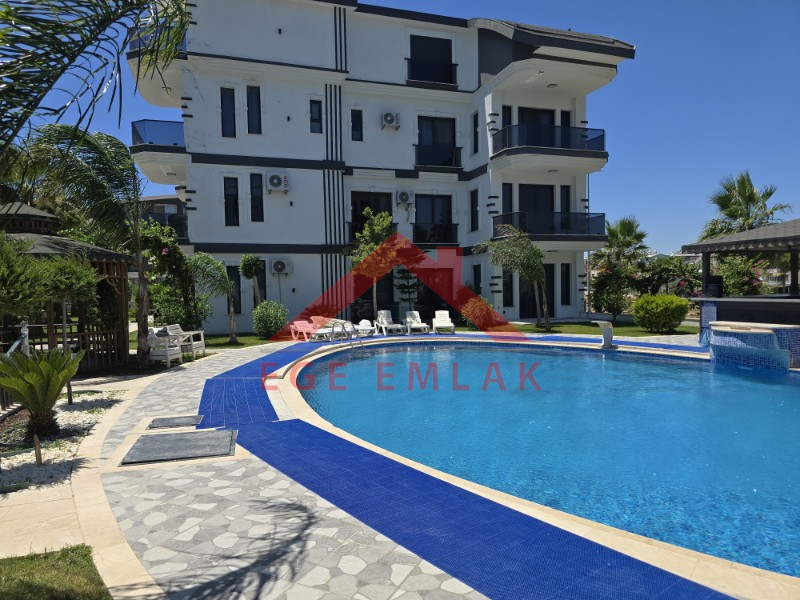 Altınkum da Havuzlu Site İçerisinde Satılık 3+1 Yazlık Villa