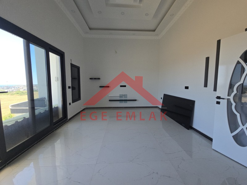 Altınkum da Havuzlu Site İçerisinde Satılık 3+1 Yazlık Villa
