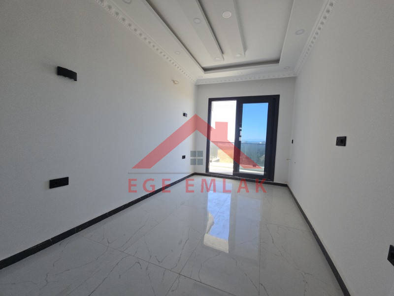 Altınkum da Havuzlu Site İçerisinde Satılık 3+1 Yazlık Villa