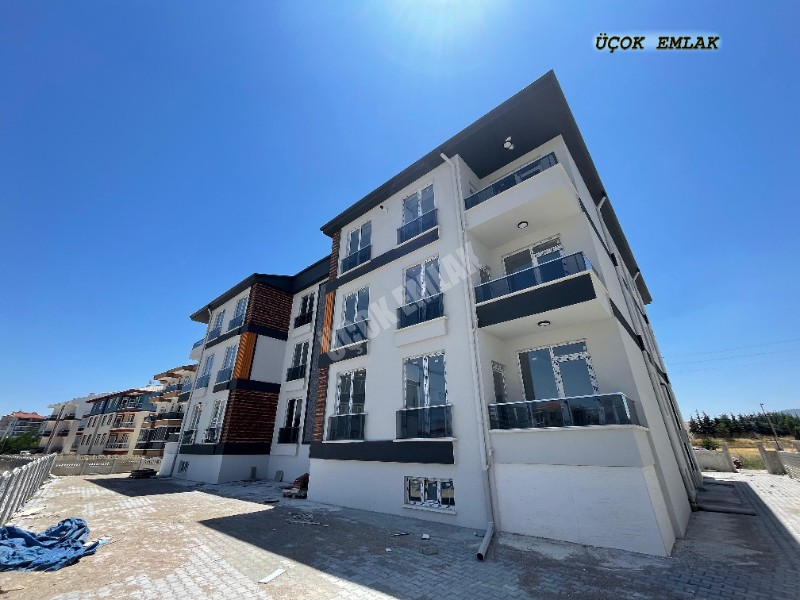 AFYON ÜÇOK EMLAKTAN MAREŞAL F ÇAKMAK MAH SATILIK 3+1 1 YAŞ DAİRE